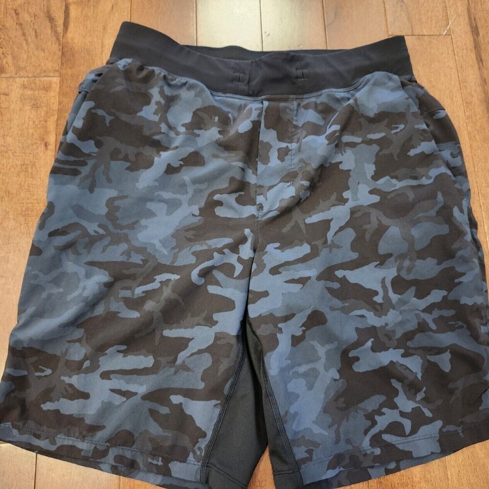Lululemon men's camo shorts in size medium